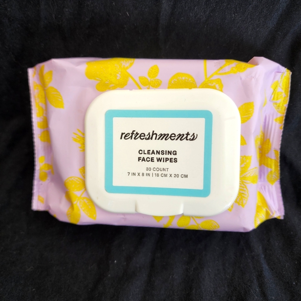Refreshers facial wipes